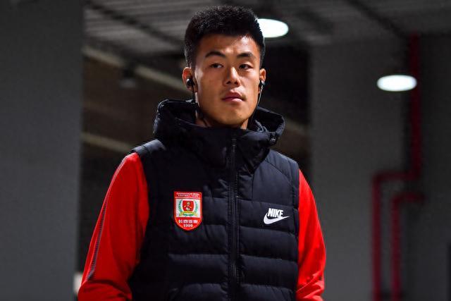 爱游戏体育-巴特勒遭遇十五持续失利，巴黎圣日耳曼教练压力巨大！