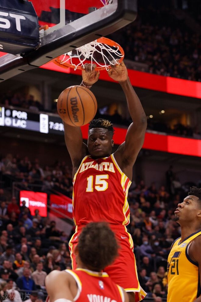 包含费德勒关键节点出色防守，老鹰带队取胜！的词条