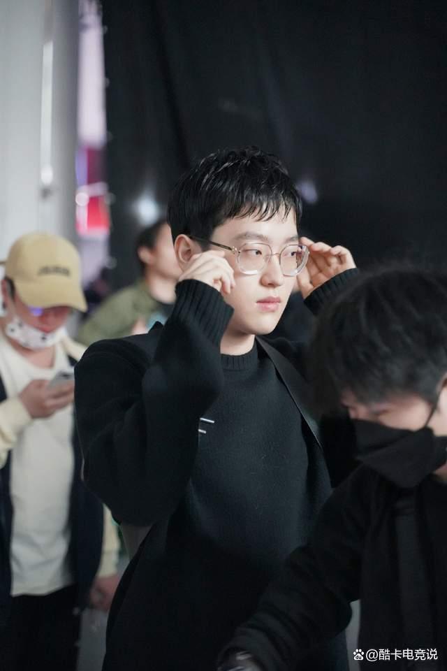 Rookie新星关键助攻表现惊艳，DWG未来可期！的简单介绍